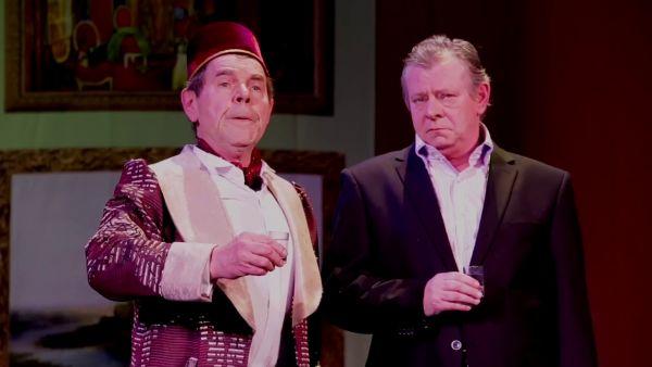 актеры на сцене