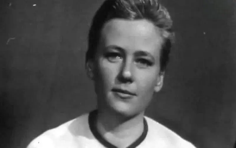 Актриса Ия Саввина (кадр из фильма «В прекрасном и яростном мире»)