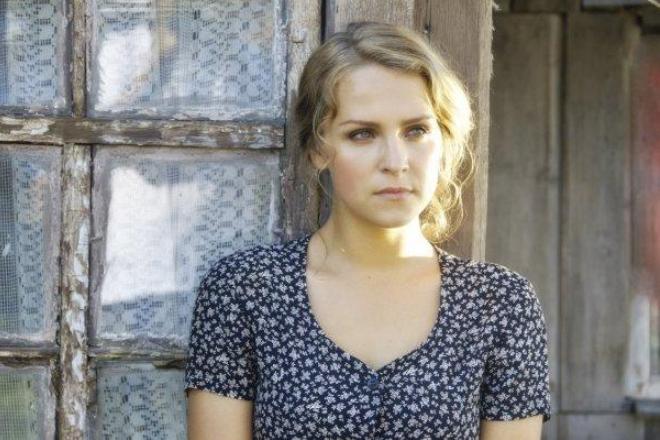 Елена Дудина в фильме «Вчера закончилась война»