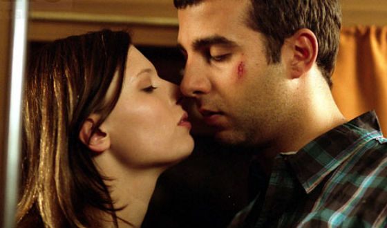 Эмилия Спивак и Иван Ургант в фильме «Трое и снежинка»