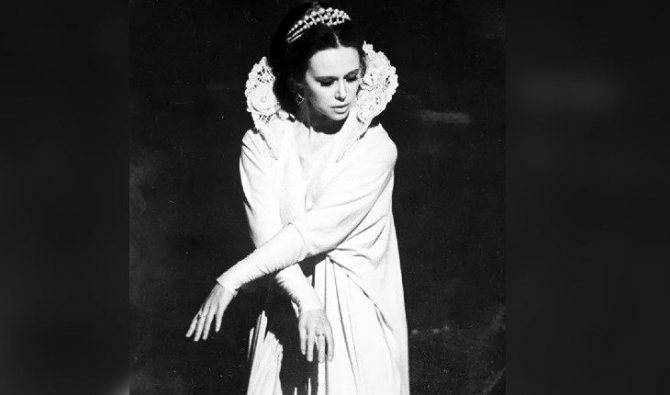 Евгения Симонова в постановке «Да здравствует королева, виват!»