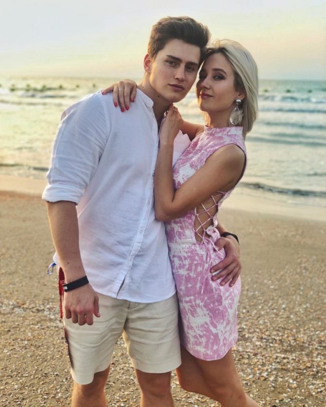 Клава Кока парень