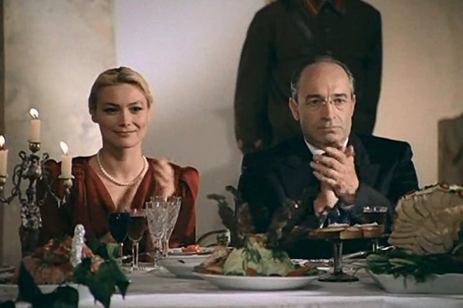 Лариса Белогурова и Валентин Гафт в фильме «Пиры Валтасара, или Ночь со Сталиным»