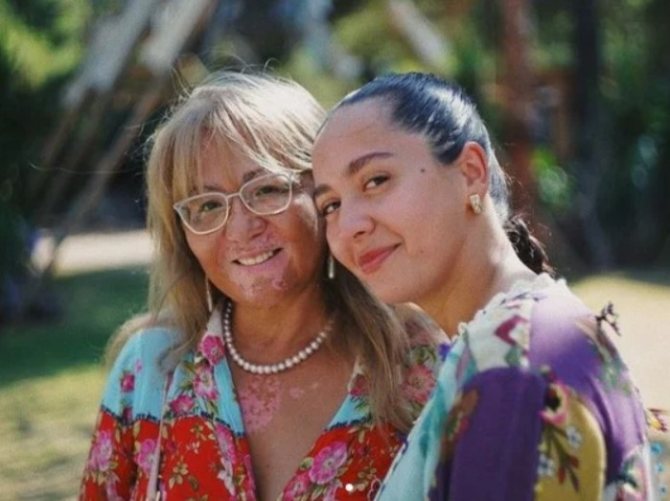 Манижа с матерью