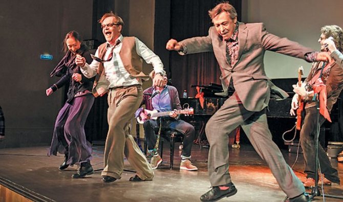 Михаил Горевой и Михаил Ефремов на театральной сцене