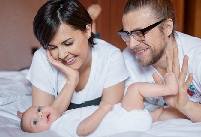 Ольга Шелест с мужем и ребенком