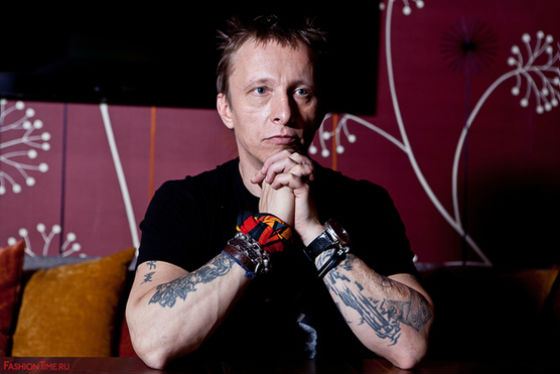 Работу священника Охлобыстин совмещал с писательством