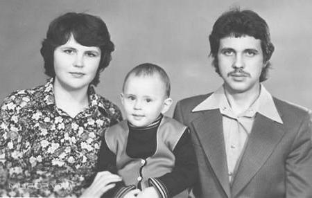 родители максима маринина