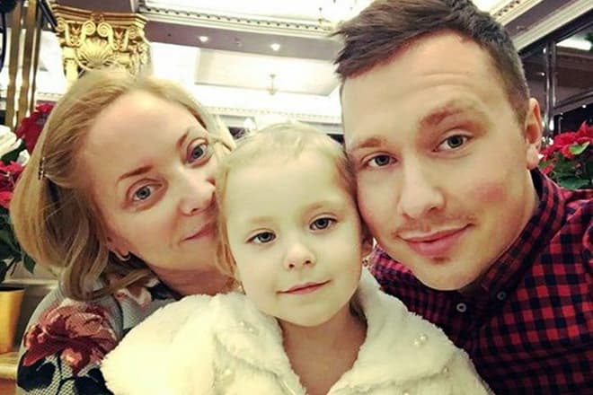 Светлана Пермякова с мужм и дочкой