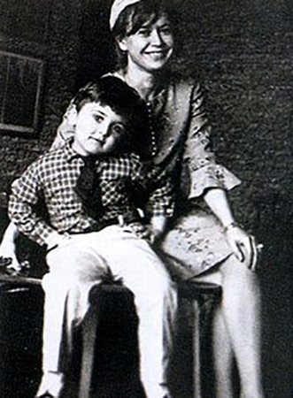 В детстве с мамой