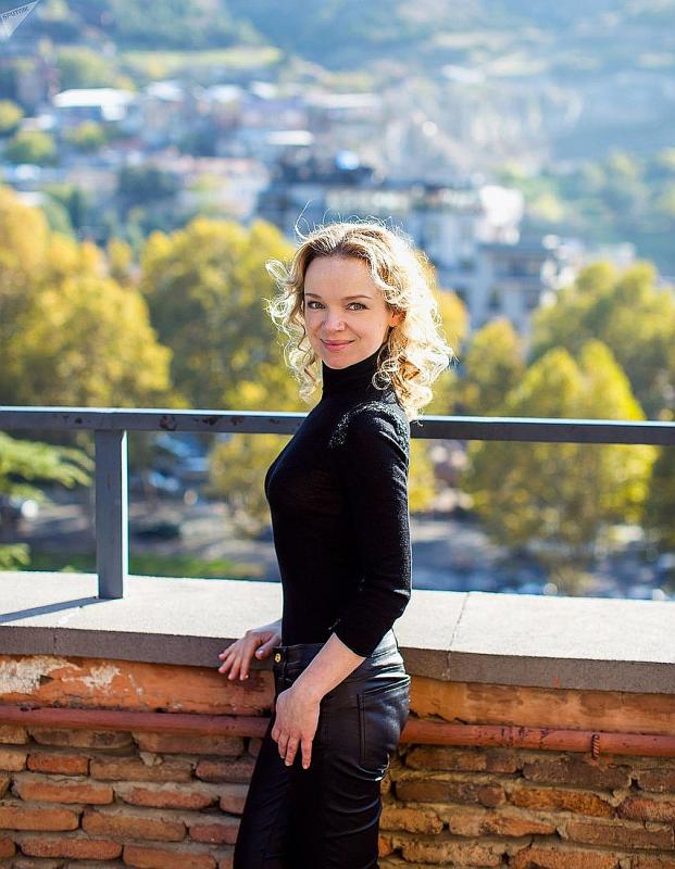 Виталина Цымбалюк-Романовская в полный рост