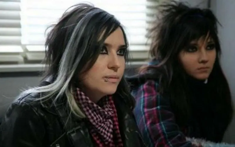 Юлия Александрова и Валентина Лукащук (кадр из сериала «Школа»)