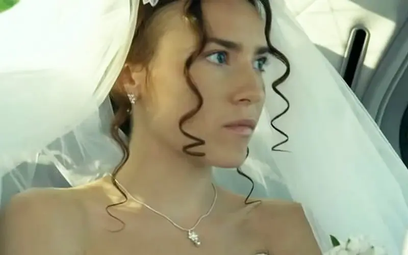 Юлия Александрова (кадр из фильма «Горько!»)